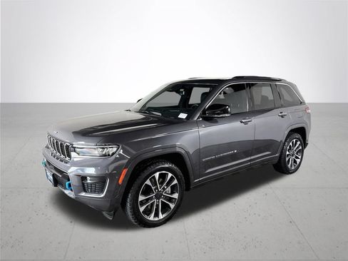 Used 2023 Jeep Grand Cherokee Overland w/ Advanced Protech Group III AWD/4WD image 2
