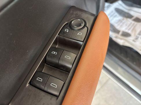 Certified 2025 GMC Canyon AT4 w/ AT4 Premium Package image 11