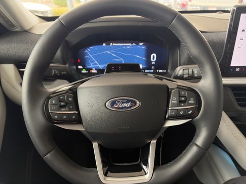 Used 2026 Ford Explorer Platinum w/ LUX Leather Package AWD/4WD image 22