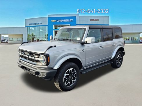 Used 2024 Ford Bronco Outer Banks image 3