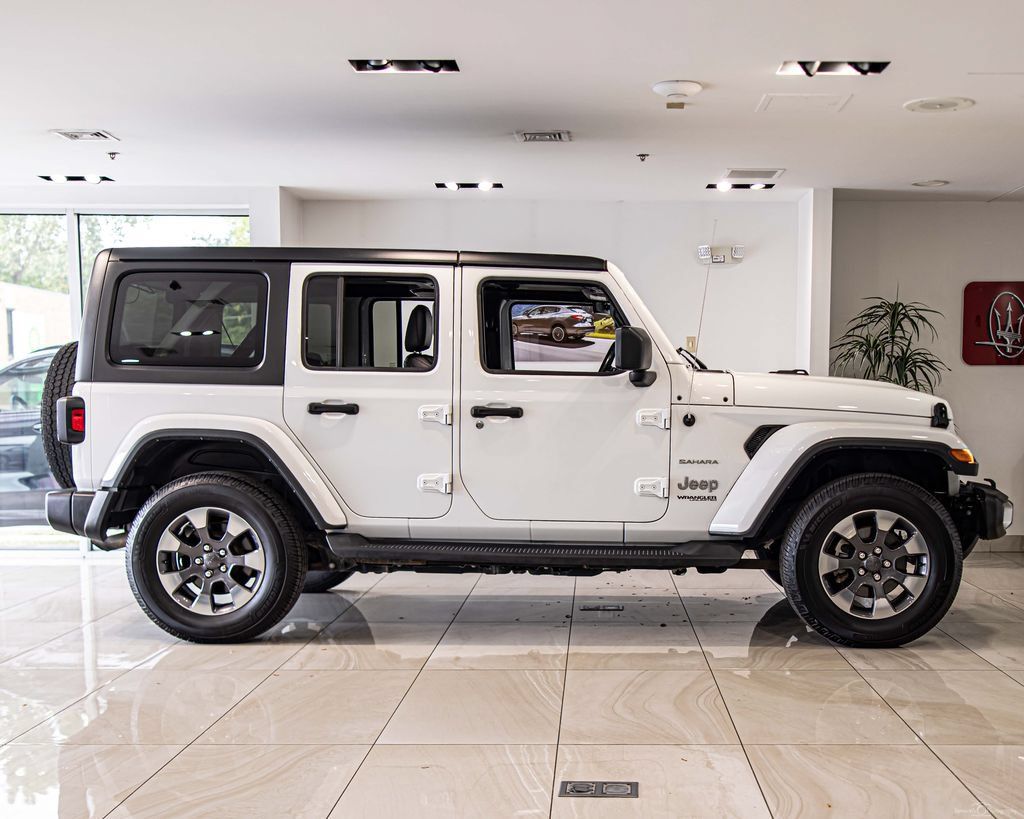 Used 2018 Jeep Wrangler Unlimited Sahara w/ Dual Top Group AWD/4WD image 9