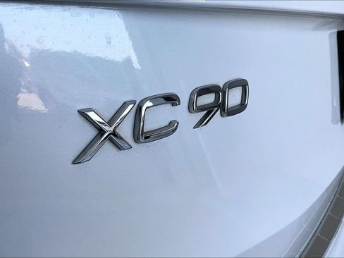 Used 2017 Volvo XC90 T6 Momentum w/ Vision Package AWD/4WD image 40