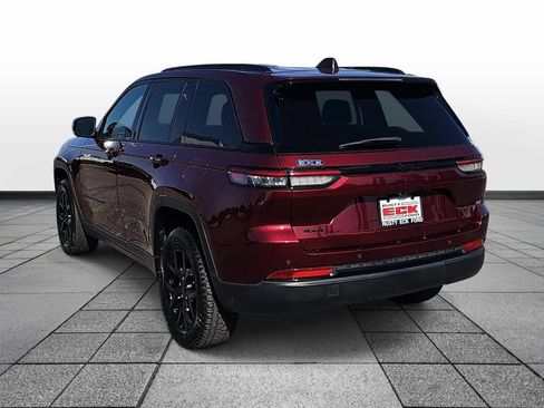 Used 2025 Jeep Grand Cherokee Altitude AWD/4WD image 7