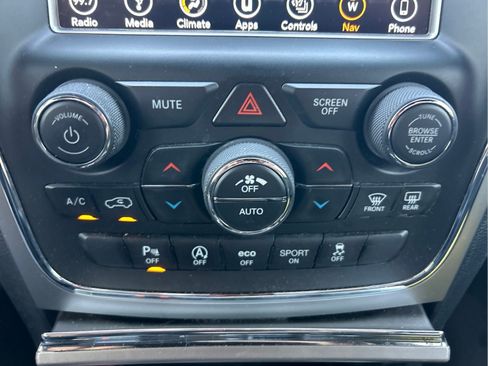 Used 2018 Jeep Grand Cherokee Laredo RWD image 30
