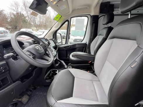 Used 2025 RAM ProMaster 2500 w/ Convenience Group image 25