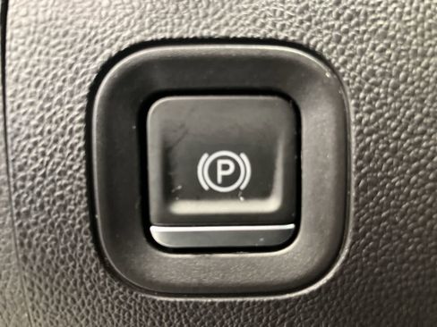 Used 2024 Chevrolet Silverado 1500 Custom image 13