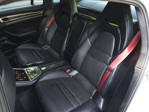 Used 2018 Porsche Panamera Turbo w/ Sport Package AWD/4WD image 16