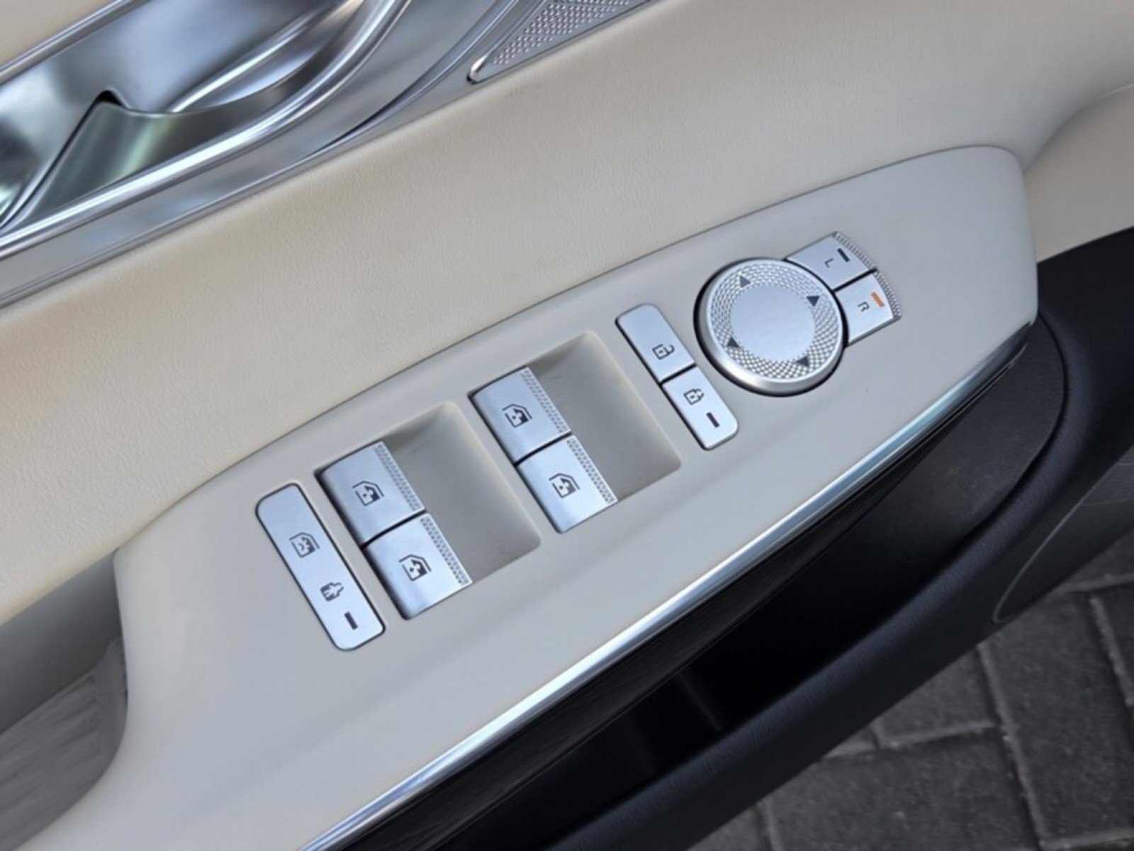 Used 2024 Genesis GV70 2.5T AWD/4WD image 23