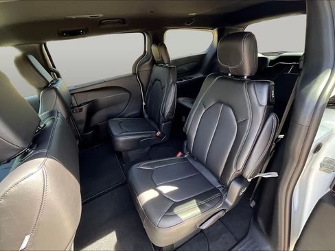 New 2026 Chrysler Pacifica Select w/ S Appearance Package FWD image 21