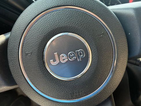 Used 2014 Jeep Wrangler Unlimited Rubicon w/ Connectivity Group AWD/4WD image 19
