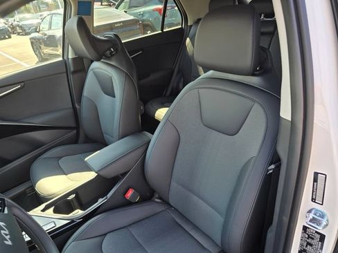 New 2026 Kia Niro Wind FWD image 21