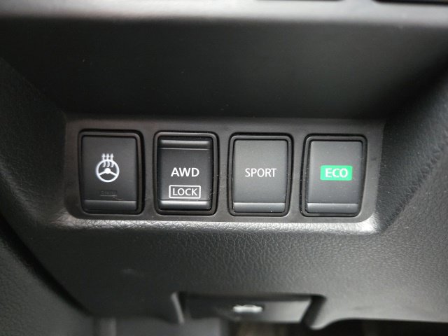 Used 2020 Nissan Rogue SL AWD/4WD image 10