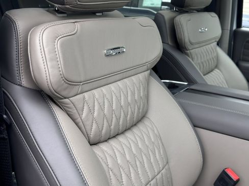 New 2025 Ford F250 Platinum w/ Platinum Plus Package image 12