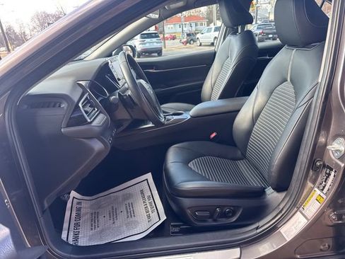 Used 2023 Toyota Camry SE image 12