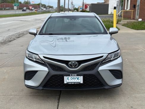 Used 2018 Toyota Camry SE FWD image 2