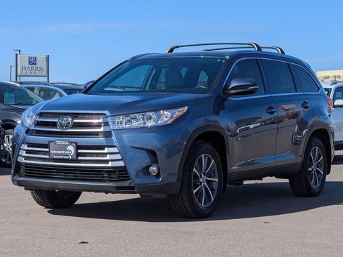 Used 2019 Toyota Highlander XLE FWD image 7