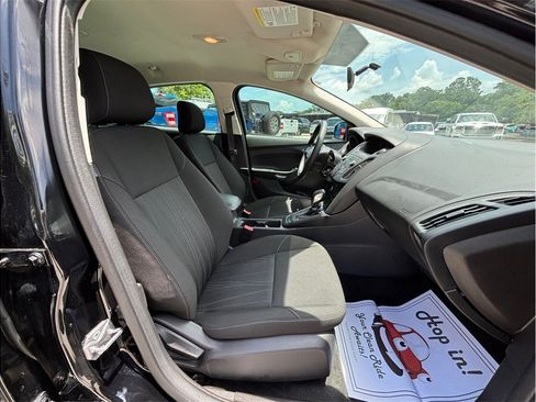 Used 2018 Ford Focus SE FWD image 30
