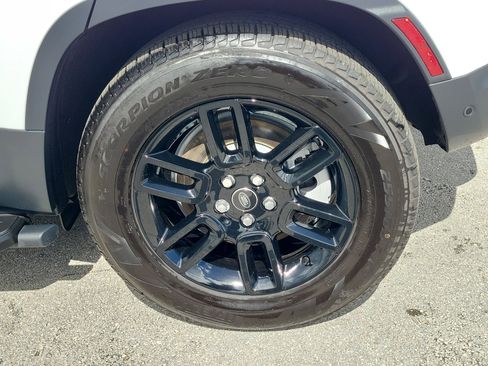 Used 2025 Land Rover Defender 110 S image 27