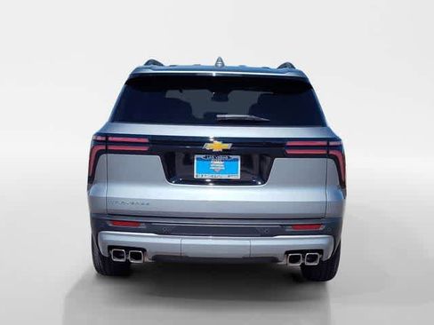 Used 2025 Chevrolet Traverse LT w/ Driver Confidence Package image 5