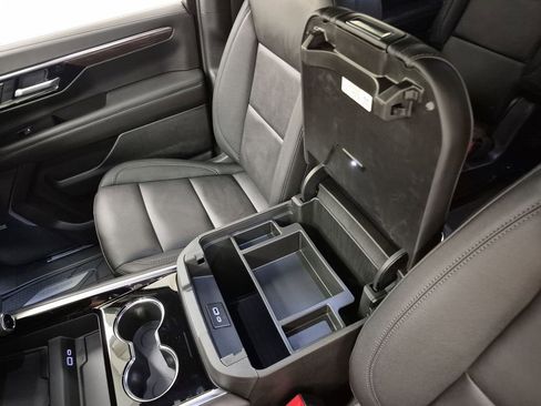 New 2026 Chevrolet Suburban LT image 36