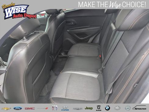 Used 2017 Chevrolet Trax LT w/ LT Convenience Package FWD image 17