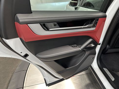 New 2026 Porsche Cayenne image 33