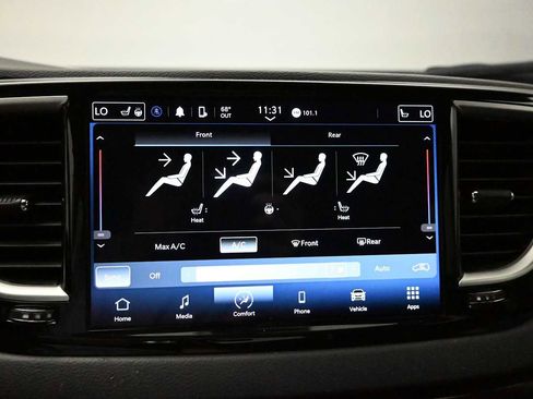 Used 2023 Chrysler Pacifica Touring-L FWD image 17