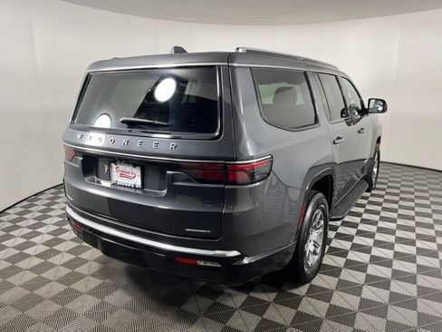 Used 2022 Jeep Wagoneer Series I AWD/4WD image 6
