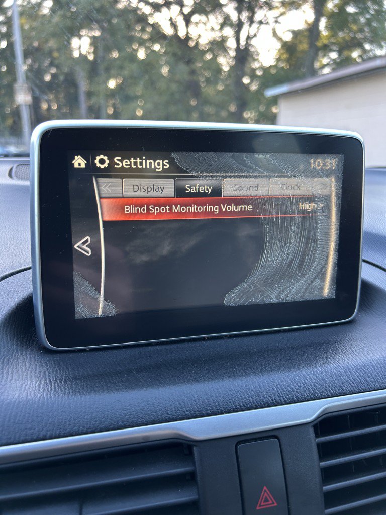Used 2015 MAZDA MAZDA3 i Touring w/ Technology Package FWD image 9