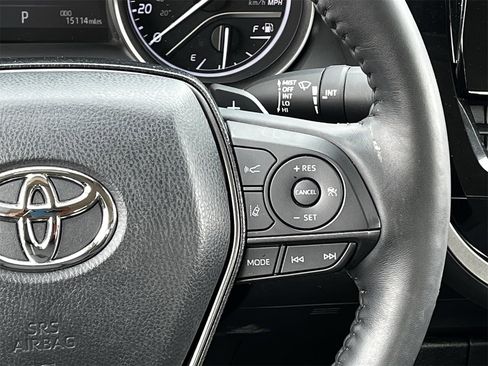 Used 2021 Toyota Camry SE w/ Cold Weather Package image 14