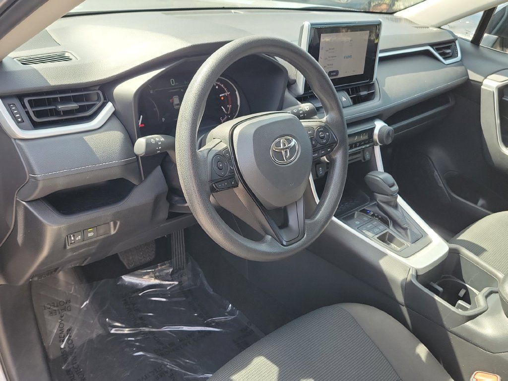 Used 2025 Toyota RAV4 LE AWD/4WD image 19