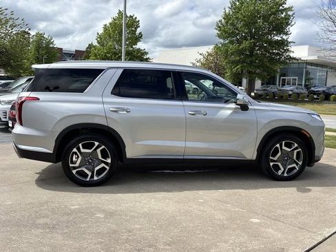 Used 2025 Hyundai Palisade Limited AWD/4WD image 2