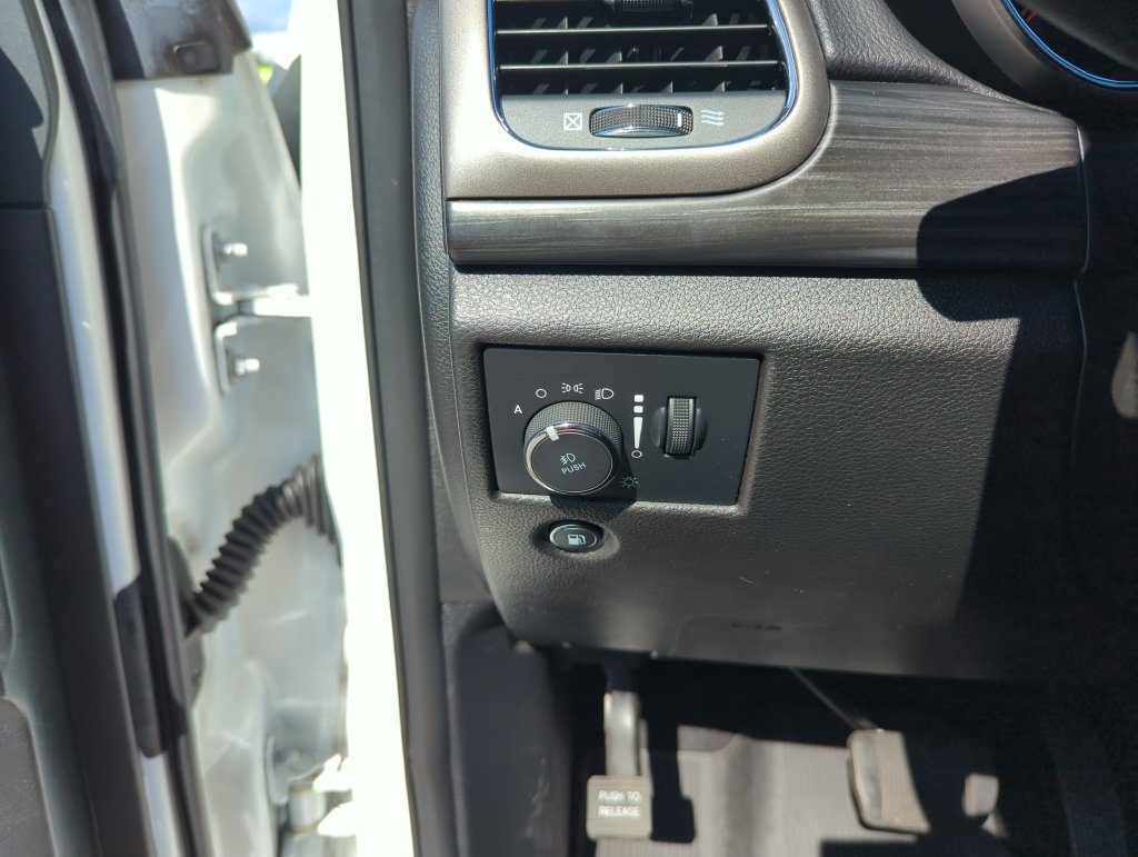 Used 2021 Jeep Grand Cherokee Laredo X AWD/4WD image 19