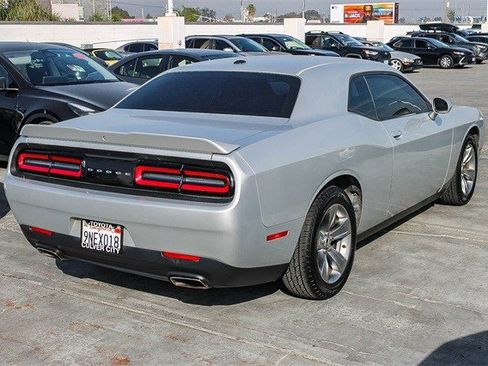 Used 2019 Dodge Challenger SXT image 9