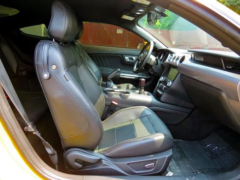 Used 2018 Ford Mustang GT Premium image 33