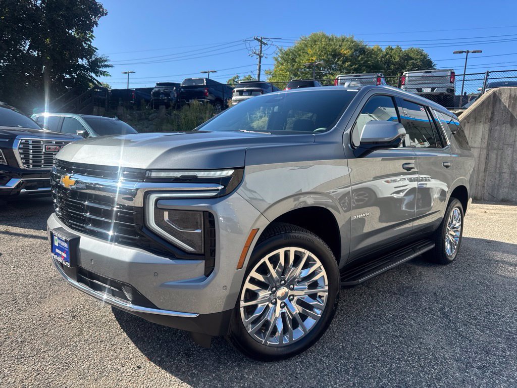 Used 2026 Chevrolet Tahoe LS AWD/4WD image 2
