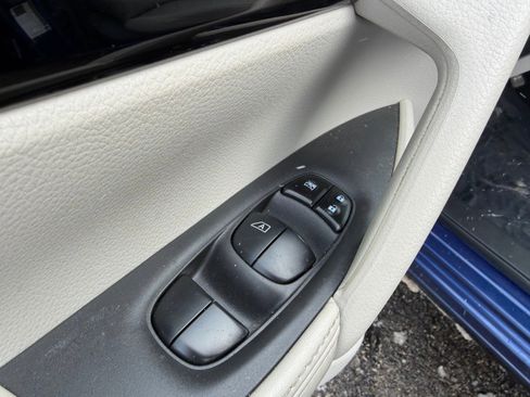 Used 2019 Nissan Rogue Sport SV image 12