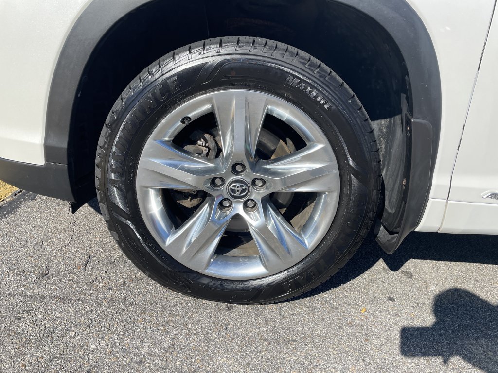 Used 2018 Toyota Highlander Limited AWD/4WD image 9