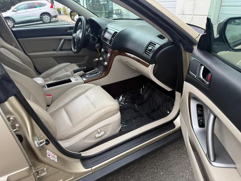 Used 2009 Subaru Outback 2.5i Limited AWD/4WD image 18