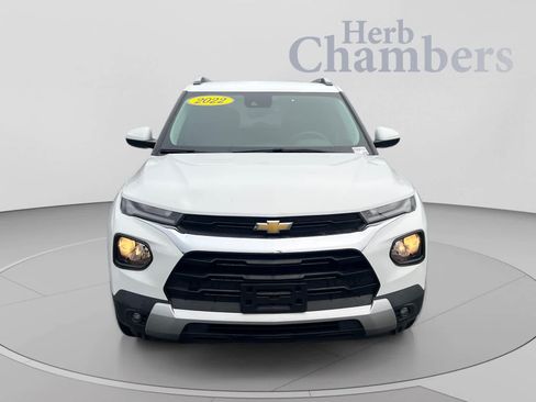 Used 2022 Chevrolet TrailBlazer LT w/ Convenience Package FWD image 2