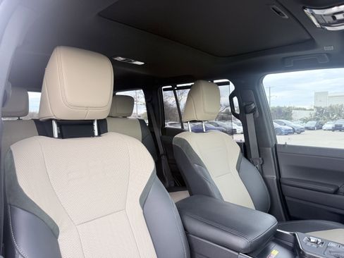 Used 2025 Lexus GX 550 image 60