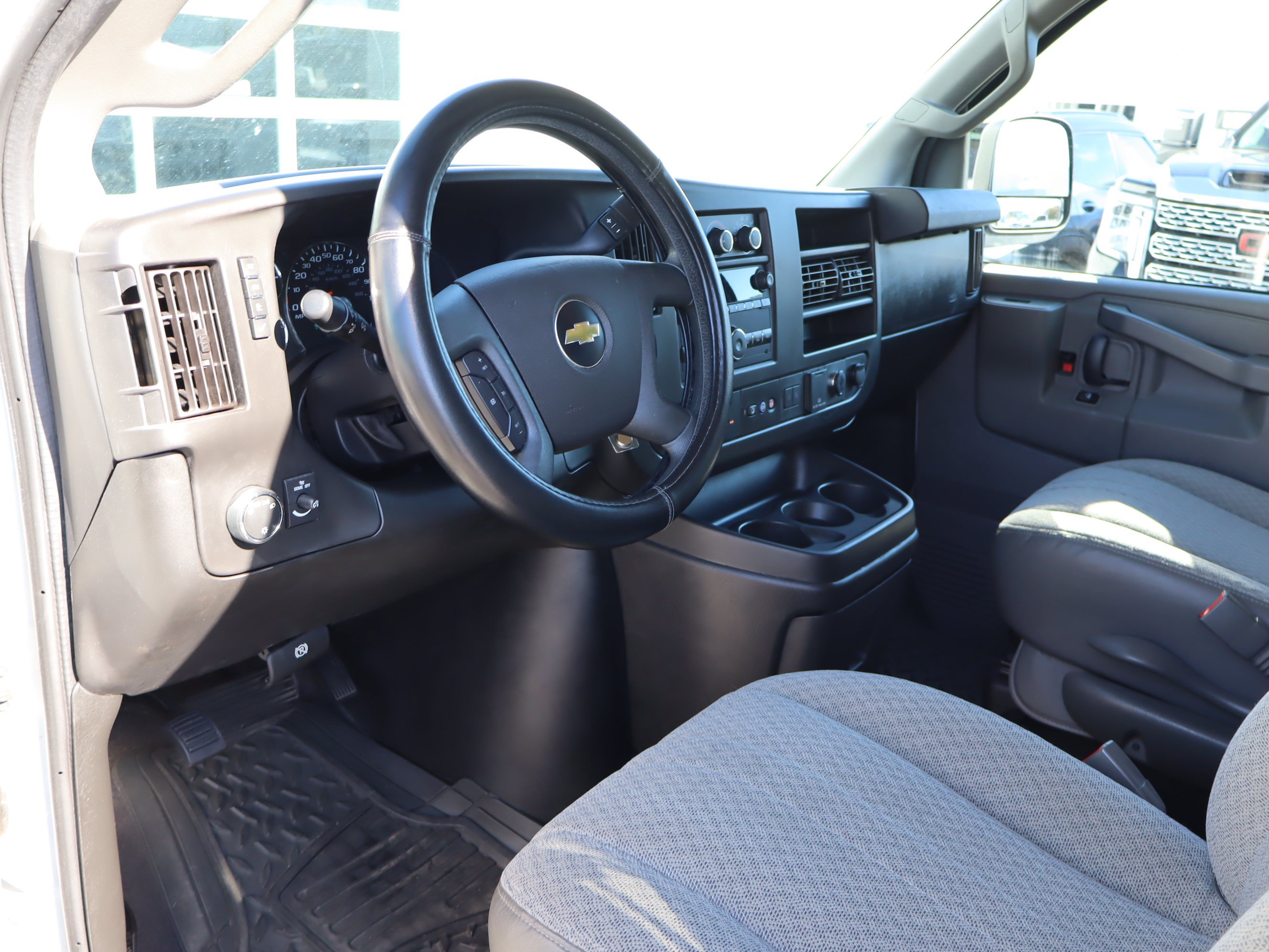 Used 2020 Chevrolet Express 3500 LT w/ LT Preferred Equipment Group RWD image 15