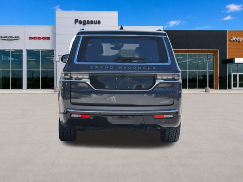 Used 2024 Jeep Grand Wagoneer Series III w/ Rear Seat Video Group 1 AWD/4WD image 8