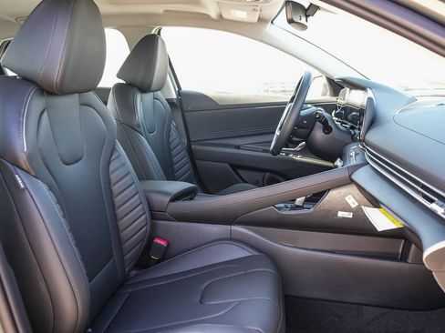 New 2026 Hyundai Elantra Limited FWD image 18