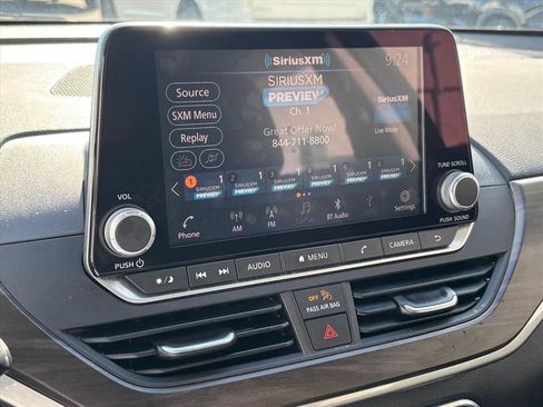 Used 2023 Nissan Altima 2.5 SV image 5