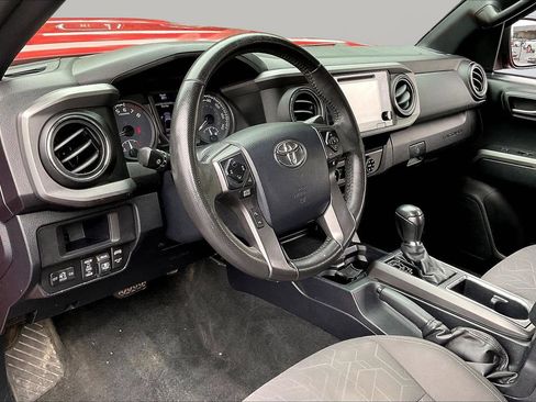 Used 2017 Toyota Tacoma TRD Off-Road AWD/4WD image 18