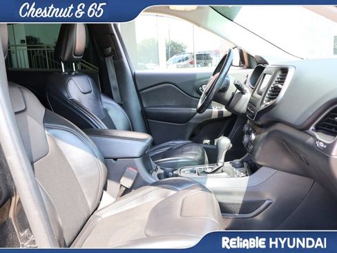 Used 2020 Jeep Cherokee Latitude Plus w/ Cold Weather Group AWD/4WD image 10