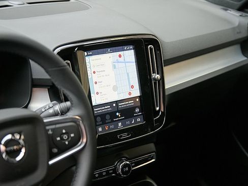 New 2026 Volvo XC40 B4 Plus w/ Climate Package image 12