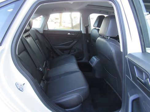 Used 2020 Volkswagen Jetta SE w/ SE Cold Weather Package image 20