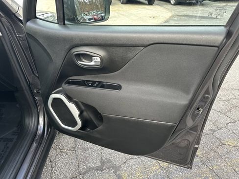 Used 2020 Jeep Renegade Latitude w/ Safety & Security Group II image 17